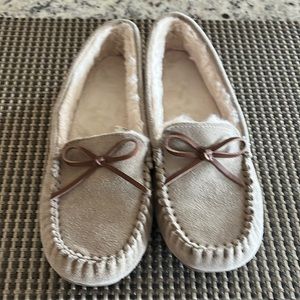 Ladies moccasin slippers
